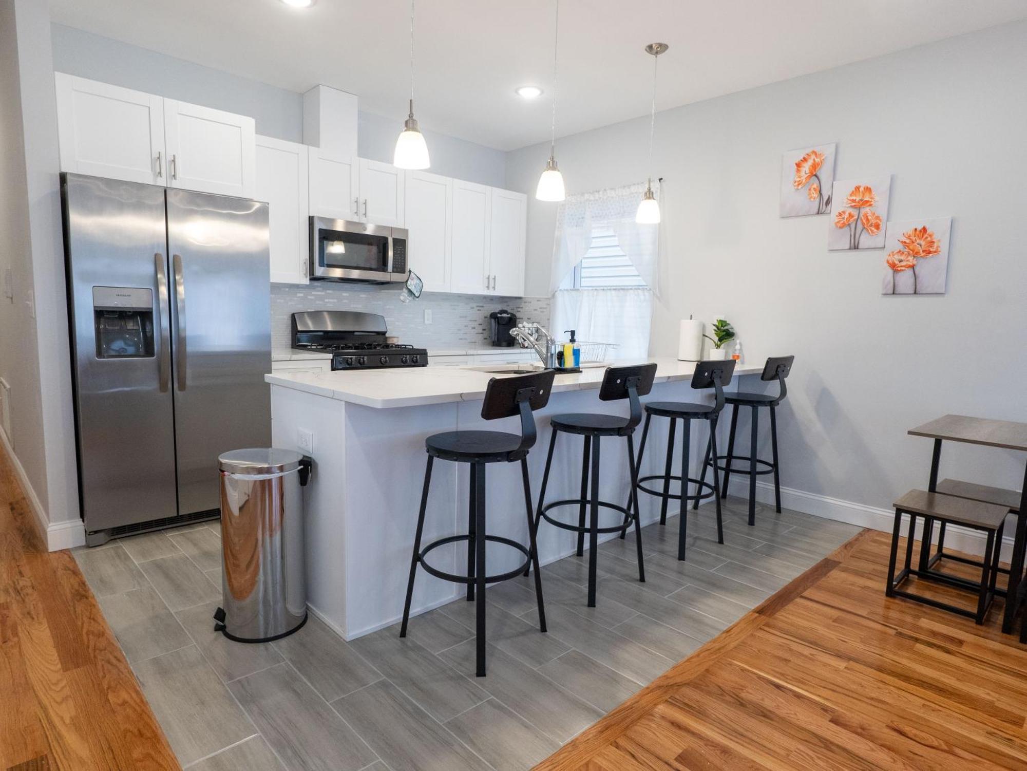 4 New Apts - 3 Bed 1st Floor & 3 Bed 2nd Floor - 1 Bed Ground Floor & 1 Bed Ground Floor Near Penn Station Ewr Airport Beth Israel Hospital Nyc