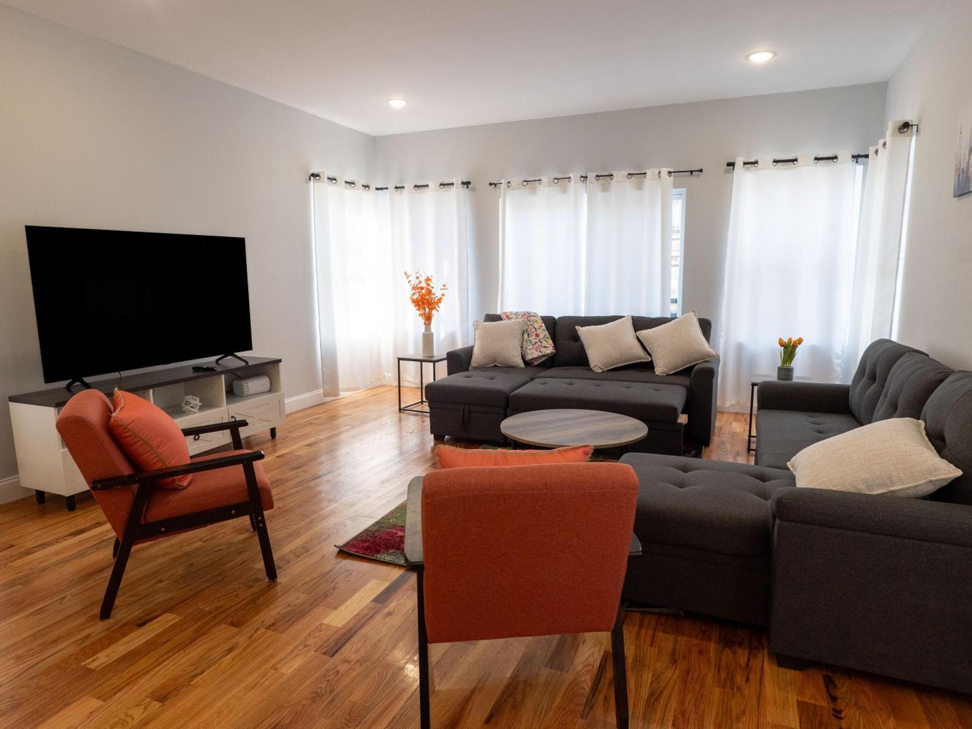 4 New Apts - 3 Bed 1st Floor & 3 Bed 2nd Floor - 1 Bed Ground Floor & 1 Bed Ground Floor Near Penn Station Ewr Airport Beth Israel Hospital Nyc Appartement East Orange