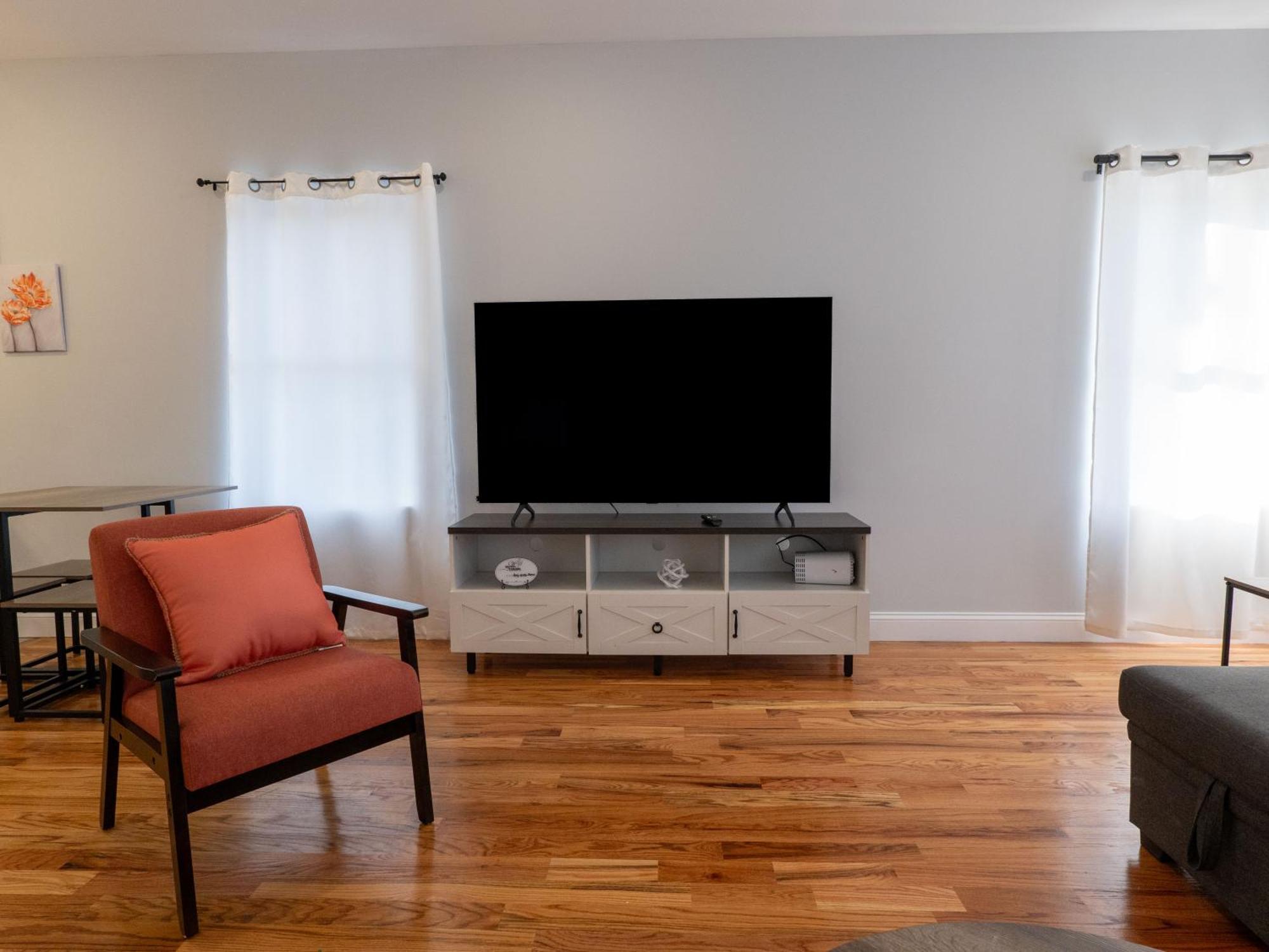 4 New Apts - 3 Bed 1st Floor & 3 Bed 2nd Floor - 1 Bed Ground Floor & 1 Bed Ground Floor Near Penn Station Ewr Airport Beth Israel Hospital Nyc *