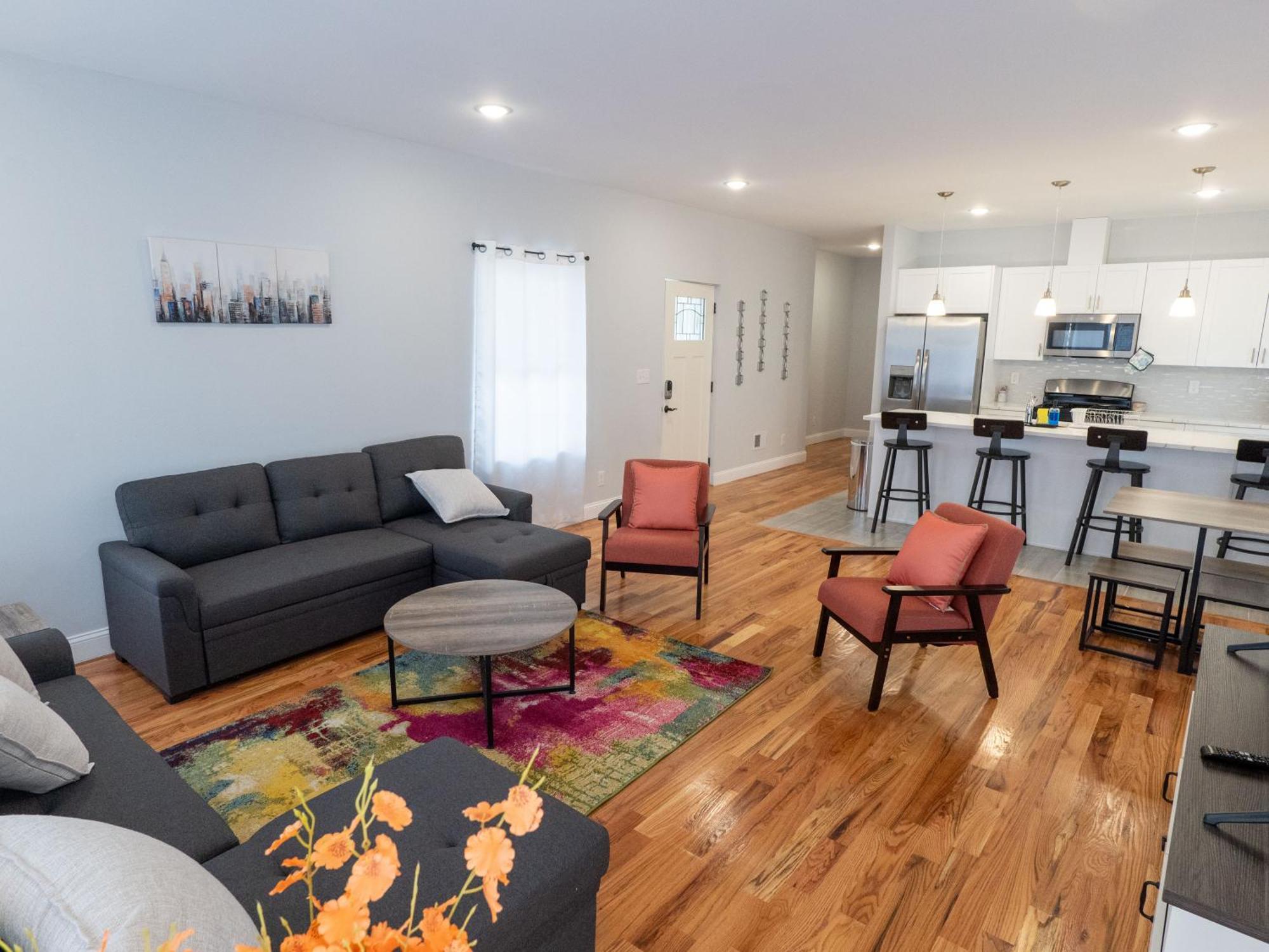 4 New Apts - 3 Bed 1st Floor & 3 Bed 2nd Floor - 1 Bed Ground Floor & 1 Bed Ground Floor Near Penn Station Ewr Airport Beth Israel Hospital Nyc