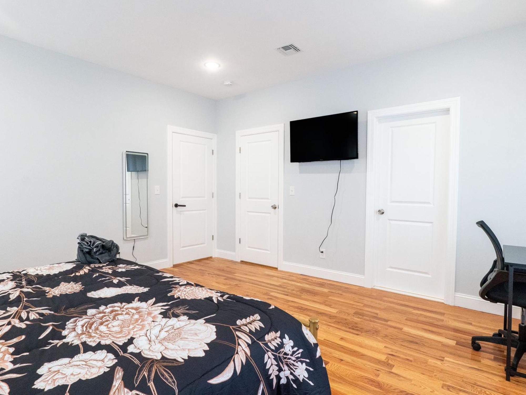 4 New Apts - 3 Bed 1st Floor & 3 Bed 2nd Floor - 1 Bed Ground Floor & 1 Bed Ground Floor Near Penn Station Ewr Airport Beth Israel Hospital Nyc Appartement *