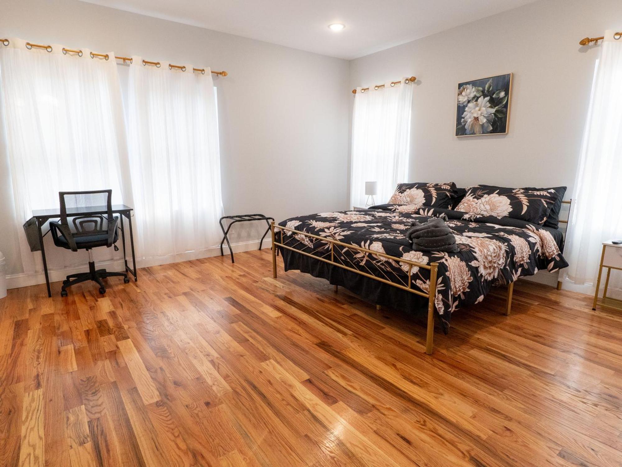 4 New Apts - 3 Bed 1st Floor & 3 Bed 2nd Floor - 1 Bed Ground Floor & 1 Bed Ground Floor Near Penn Station Ewr Airport Beth Israel Hospital Nyc *