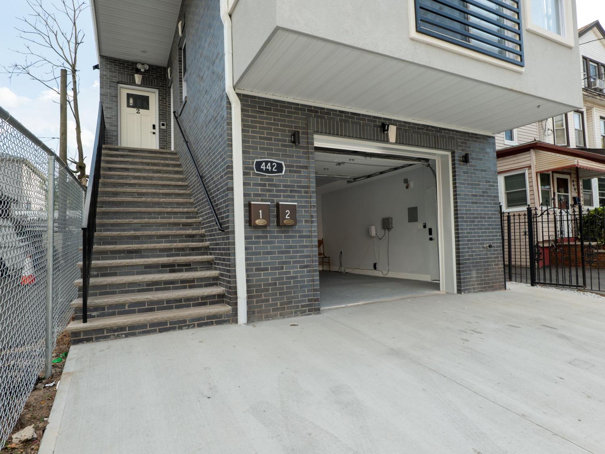 4 New Apts - 3 Bed 1st Floor & 3 Bed 2nd Floor - 1 Bed Ground Floor & 1 Bed Ground Floor Near Penn Station Ewr Airport Beth Israel Hospital Nyc Appartement East Orange
