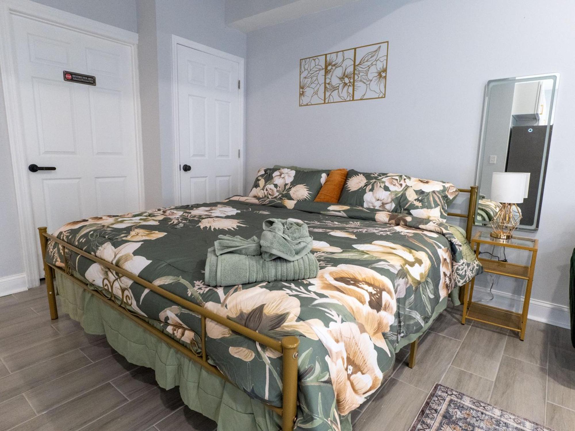 4 New Apts - 3 Bed 1st Floor & 3 Bed 2nd Floor - 1 Bed Ground Floor & 1 Bed Ground Floor Near Penn Station Ewr Airport Beth Israel Hospital Nyc Appartement
